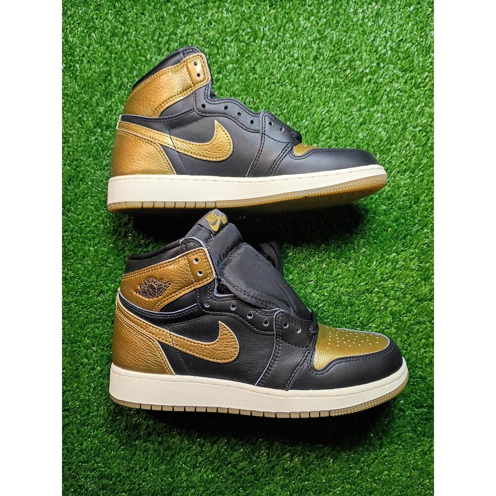 Unleash Your Style: Nike Air Jordan 1 Retro High OG Black Gold 5.5Y - Picture 2 of 7